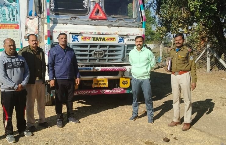 कोतवाली पुलिस का गौ-वंश तस्करों पर दोहरा प्रहार,माह में दूसरी बड़ी कार्रवाई