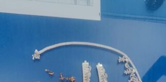 12.00 बजे मै ताला बंद कर अपनी क्लीनिक चला गया था