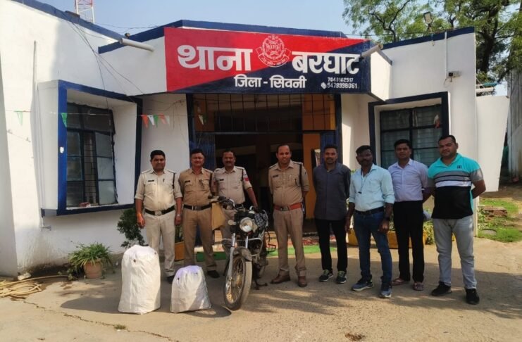 मोटर साईकिल से शराब बेचने ले जा रहे आरोपी चढे पुलिस के हत्थे
