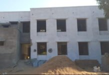 भ्रष्टाचार – निर्माणाधीन छात्रावास भवन के धंसने का खतरा, मजदूरो ने खोले राज