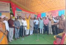 अवकाश के दिन उपवास रख सरकार के सामने शिक्षको ने रखी मांग