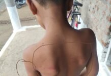 सरकार शिक्षिका रूबीना बिलसन को क्या बच्चो से हाथ दबवाने की तनख्वाह देती है