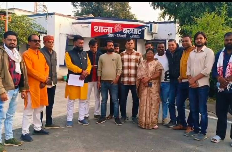प्राचीन हनुमान मंदिर में तोड़फोड़ पर आक्रोश