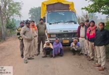 अवैध रूप से परिवहन की जा रही 36 नग खैर की लकडी पिकअप समेत पकडाया