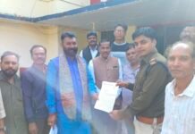 प्रभारी प्राचार्य ने ऐसा नारा बच्चो से लगवाया कि बच्चे हो गए नाराज