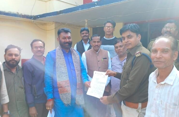 प्रभारी प्राचार्य ने ऐसा नारा बच्चो से लगवाया कि बच्चे हो गए नाराज