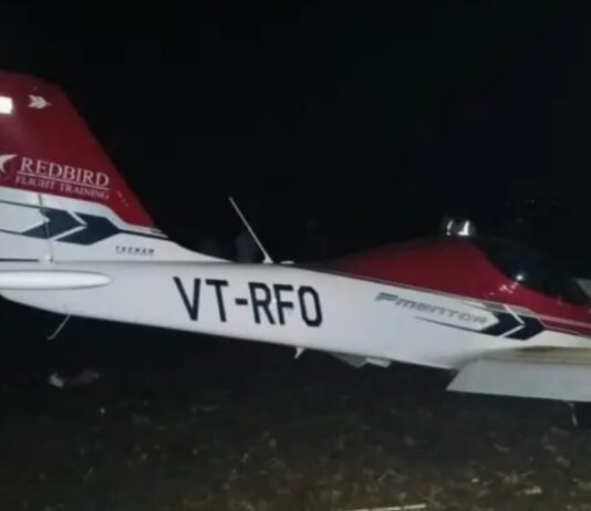 ट्रेनिंग विमान 33 केवी हाई वोल्टेज लाइन से टकराया