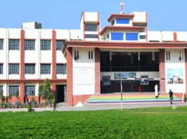 पहले भारत माता की जय,फिर बासा केक खिलाया अब तिलक लगाने पर छात्र की पिटाई