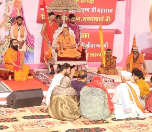 जो पुण्यात्मा होते वो अपने आप खिंचे चले आते हैं – ब्रह्मचारी श्री निर्विकल्प स्वरूपजी
