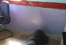 рд╕реНрдХреВрд▓ рдореЗрдВ рд╢рд░рд╛рдм рдкреАрдХрд░ рдЖрд░рд╛рдо рдлрд░рдорд╛ рд░рд╣реЗ рдереЗ рдкреНрд░рднрд╛рд░реА рдкреНрд░рдзрд╛рди рдкрд╛рдардХ