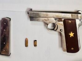 जिन्दा कारतूस, एक धारदार चाकू के साथ पुलिस की गिरफ्त में फरार आरोपी